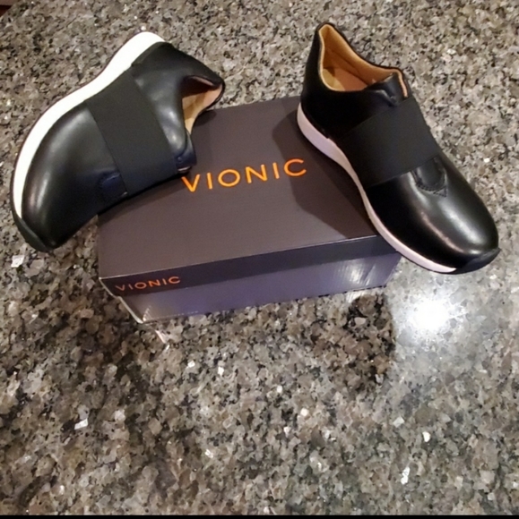 Vionic Codie All Black Casual Sneakers - Picture 5 of 6